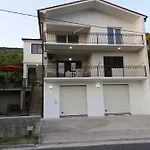 With A Parking Space Tugare, Omis - 14320 شقة
