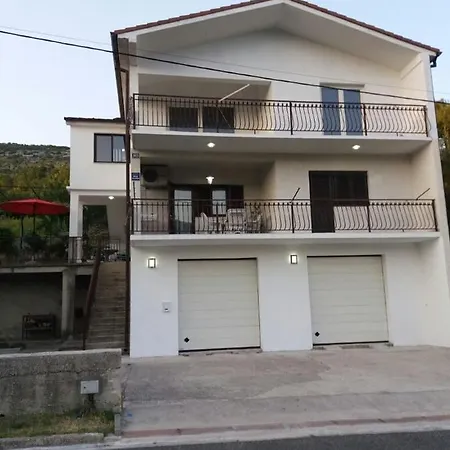 With A Parking Space Tugare, Omis - 14320 Appartamento