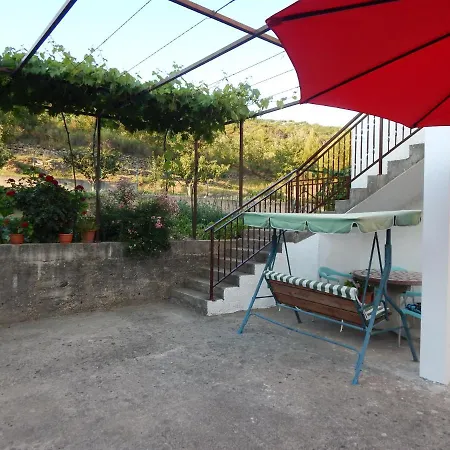 With A Parking Space Tugare, Omis - 14320