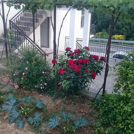 With A Parking Space Tugare, Omis - 14320 * Tugare